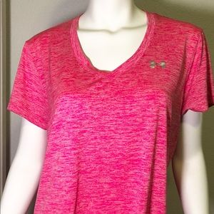 Under Armour HeatGear Loose Fit V-Neck in Hot Pink